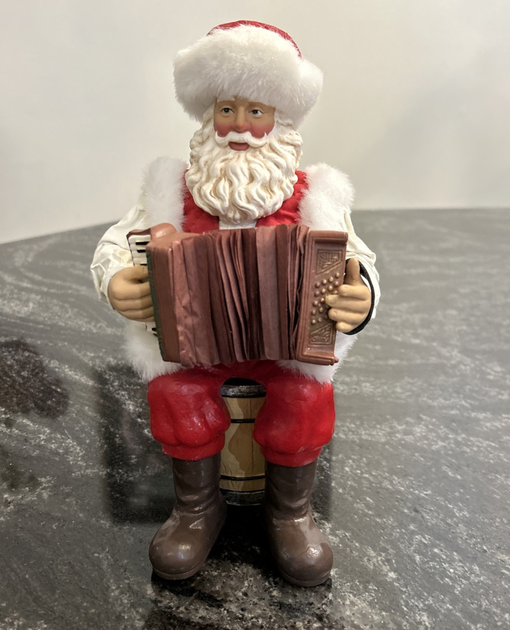 1997 Possible Dreams Clothtique Santa Accordion Musical 9” Roll Out The Barrel